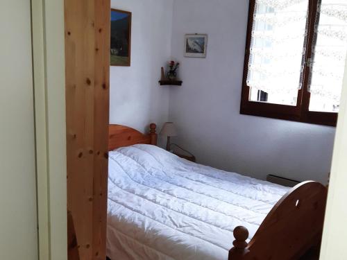 Posteľ alebo postele v izbe v ubytovaní Charmant T2 calme avec balcon et parking à Chamonix - FR-1-517-64