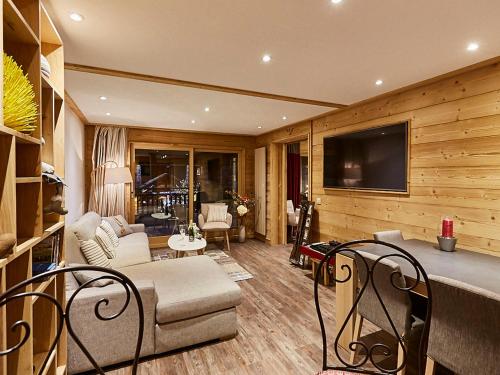 Photo de la galerie de l'établissement Appartement Grand Standing 4* Centre Val-d'Isère, 54m², 4 pers, Balcon aménagé, Casier à Ski - FR-1-518-86, à Val dʼIsère