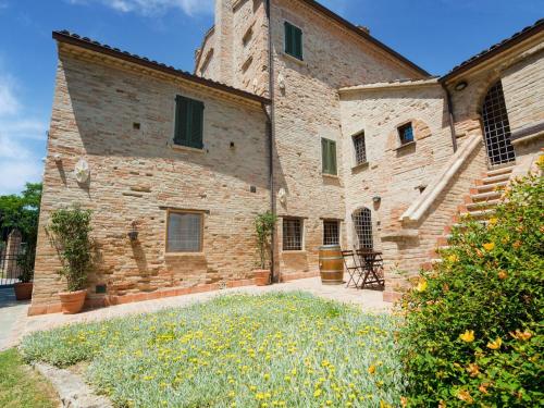 Apartment in Mombaroccio with Garden near the City Center