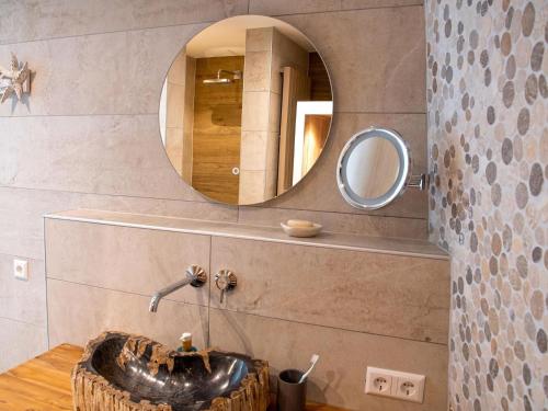 Bilik mandi di Modern Retreat with Private Sauna