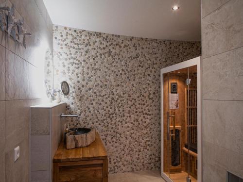 Gambar di galeri bagi Modern Retreat with Private Sauna di Scherpenisse