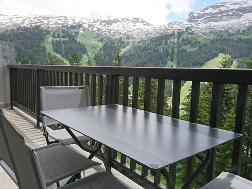 Photo de la galerie de l'établissement Appartement confortable avec balcon – Proche pistes et remontées – Parking couvert inclus - FR-1-425-188, à Flaine