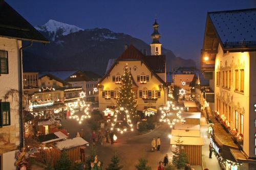 a christmas market in a town with christmas lights at Hotel Seehang Garni in St. Wolfgang