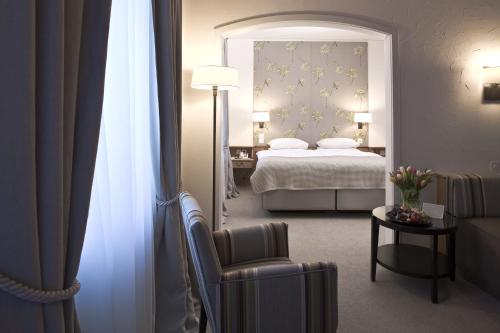 a hotel room with a bed and a mirror at Morosani Schweizerhof in Davos