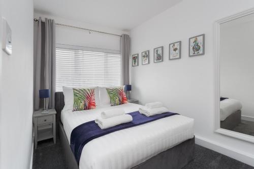 Gallery image of Milton Heights - Modern 2 bedroom apartment with terrace in Portsmouth in Portsmouth
