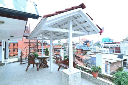 Un balcón o terraza en Hotel M Square Pvt.Ltd