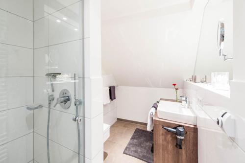 a bathroom with a shower and a sink at Weisse Villa Apartment 3 1 Hafenkante in Büsum