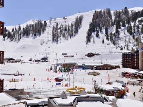 Photo de la galerie de l'établissement Appartement 2 pièces · Cœur de station · Balcon - FR-1-181-2214, à La Plagne Tarentaise