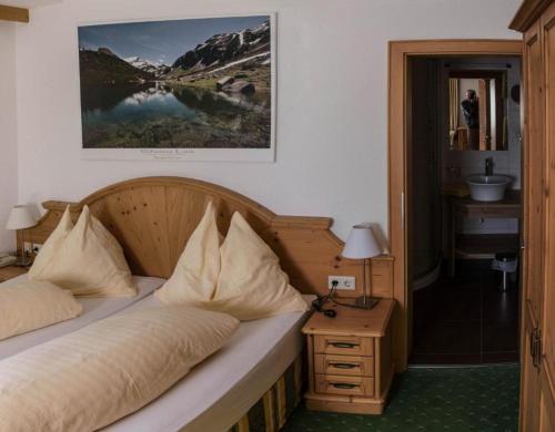 Ein Bett oder Betten in einem Zimmer der Unterkunft Klausner Hotel