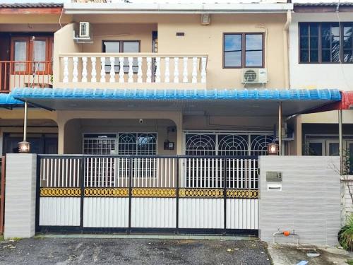 a house with a white gate and a fence at TB HOMESTAY Tasek klebang(taman bertuah) 10pax wifi in Chemor
