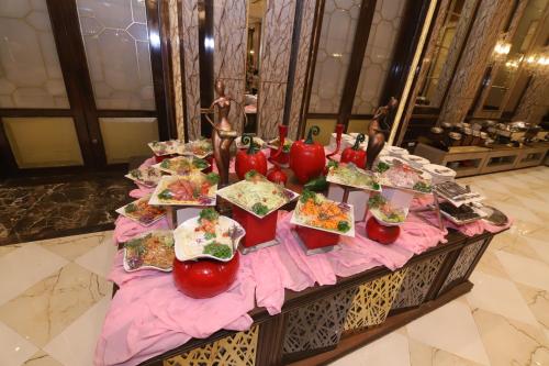 ホテルの敷地内または近くでの食事または食べ物