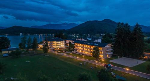 an aerial view of a hotel at night at Promenaden-Strandhotel Marolt in Sankt Kanzian