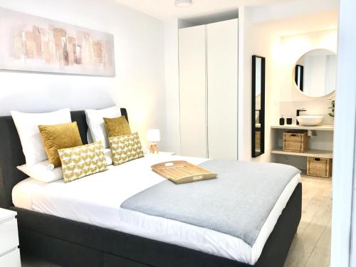 a bedroom with a large bed and a bathroom at Castro Holidays - Apto C Nuevo Céntrico con Garaje Gratis in Castro-Urdiales