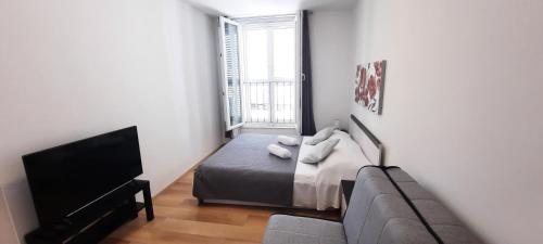 Peninsula Apartment