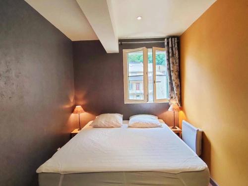 Ένα ή περισσότερα κρεβάτια σε δωμάτιο στο Appartement central à Cauterets, 4 pers, calme - FR-1-234-262