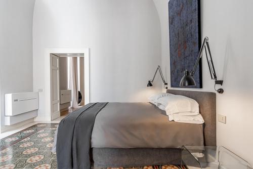 A bed or beds in a room at Dimora Bormioli