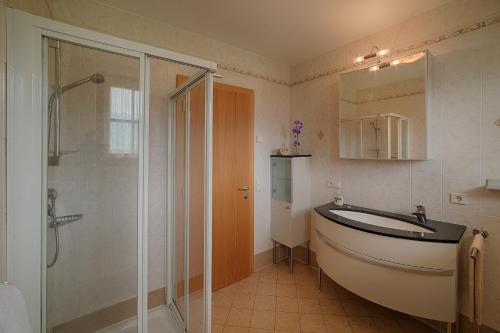 a bathroom with a tub and a shower and a sink at Moarberg in Brunico