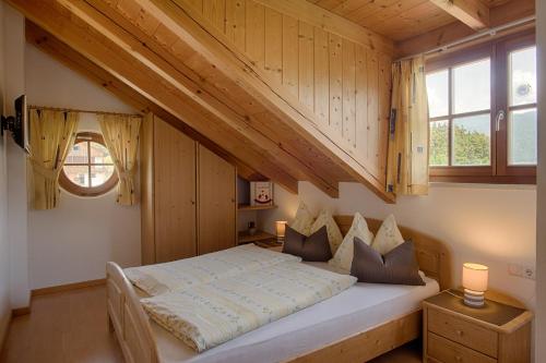 A bed or beds in a room at Moarberg