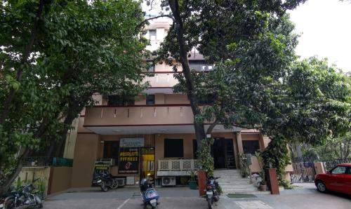 a building with motorcycles parked in front of it at Itsy By Treebo - Arien International in New Delhi