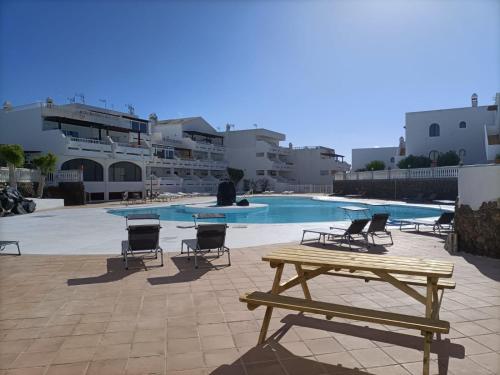 Zdjęcie z galerii obiektu Apartamento con piscina y vistas -Le Petit Paradis w Costa Teguise