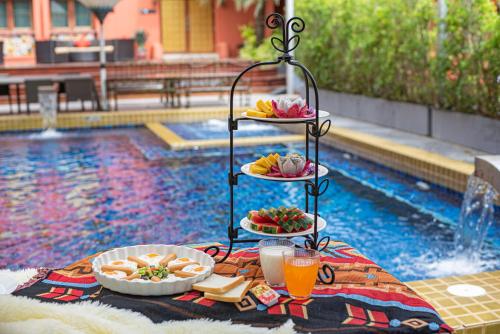 Makanan di atau berdekatan hotel