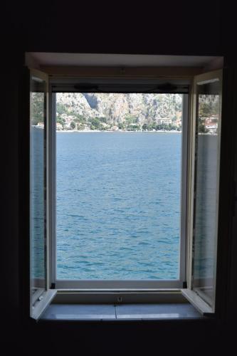 Gambar di galeri bagi Piano apartments di Kotor