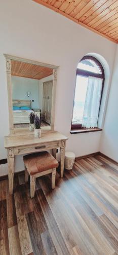 a room with a dressing table and a mirror at Casa de Marinero Villa in Fish Fish