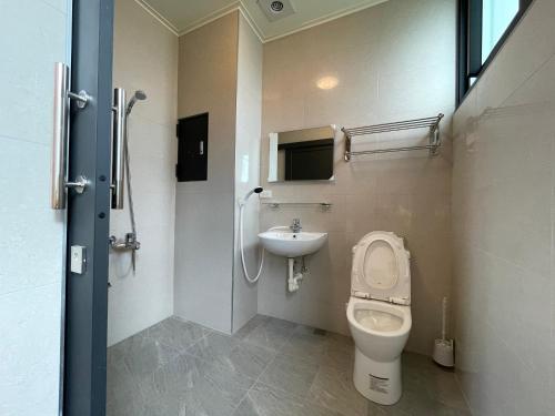 Ein Badezimmer in der Unterkunft Dandelion Manor