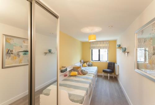 Ένα μπάνιο στο 16 Woolacombe - Luxury Apartment at Byron Woolacombe, only 4 minute walk to Woolacombe Beach!
