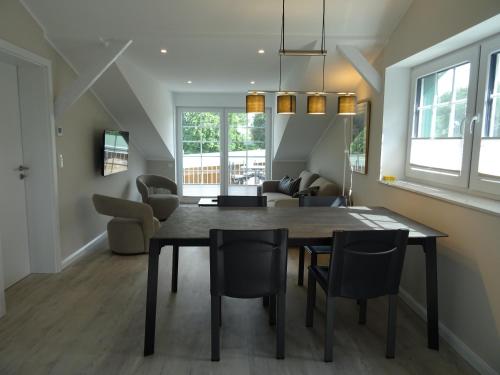 a dining room with a table and chairs at Ferienwohnung Judith Jensen in Wrohm