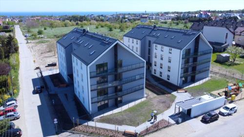 ブワディスワボボにあるApartament Harcerska-parking w garażu podziemnym w cenieの2つの建物がある建物の俯瞰図