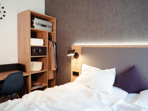 En eller flere senge i et værelse på aletto Hotel Kudamm