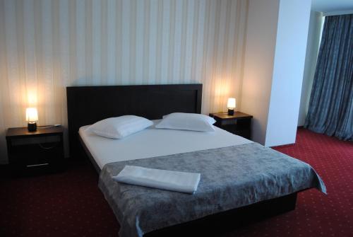 Postel nebo postele na pokoji v ubytování Hotel Corona