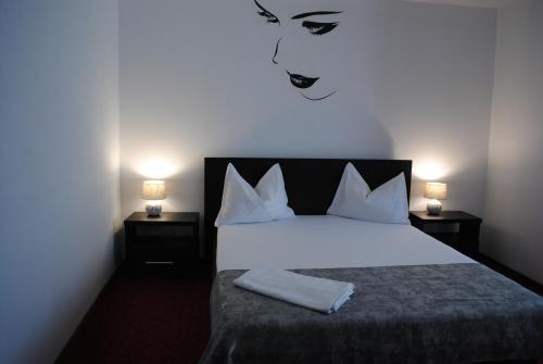 Postel nebo postele na pokoji v ubytování Hotel Corona