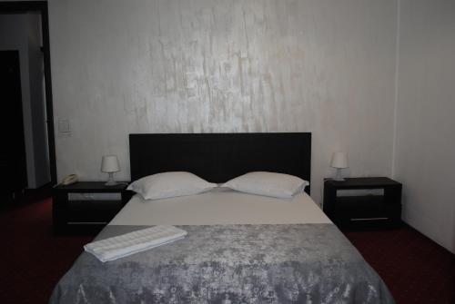 Postel nebo postele na pokoji v ubytování Hotel Corona