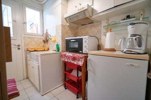 Küche/Küchenzeile in der Unterkunft Zografou Apartment 1 bed 2 pers