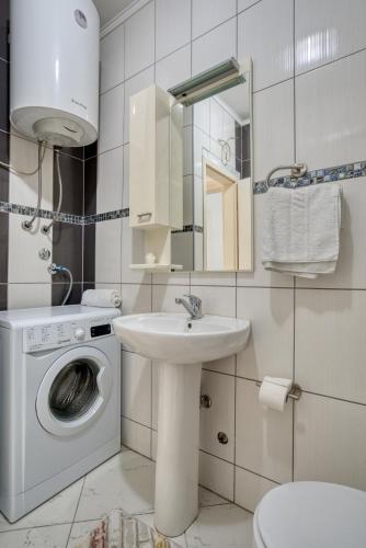 Koupelna v ubytování Apartmani Čukić Rafailovići