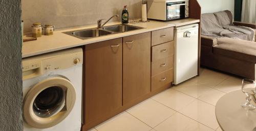 A kitchen or kitchenette at Hospitable appartment in the central park, Xanthi