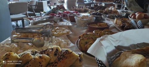 Comida en o cerca de este hotel