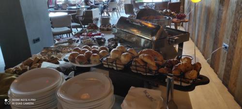 Comida en o cerca de este hotel