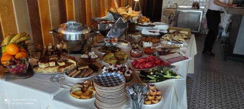 Comida en o cerca de este hotel