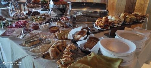 Comida en o cerca de este hotel