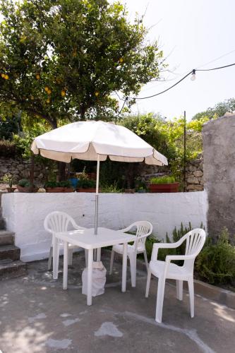 Αίθριο ή υπαίθριος χώρος στο Jasmine Home by the Sea by 8essentially