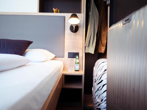 En eller flere senge i et værelse på aletto Hotel Kudamm