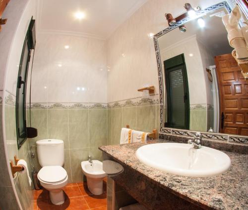 Ένα μπάνιο στο Hostal Guadiana