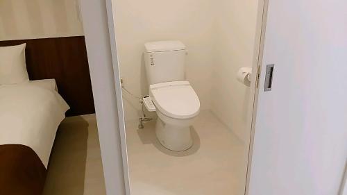 a bathroom with a toilet in a small room at Living Inn Nahakoumae in Naha