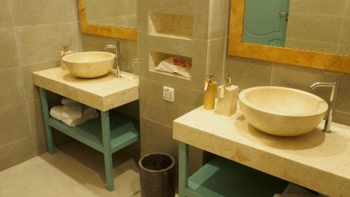 Ванная комната в Roka Resort