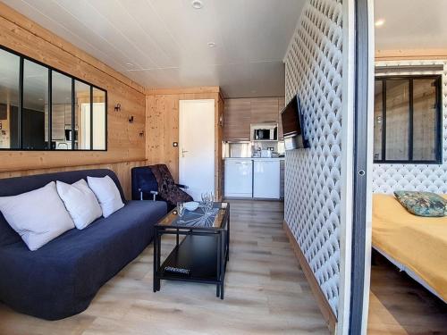 Charmant 2 Pièces Rénové, Proche Pistes, Balcon, Parking Extérieur - FR-1-344-687