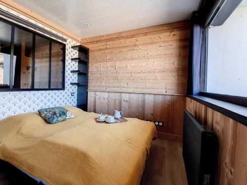 Charmant 2 Pièces Rénové, Proche Pistes, Balcon, Parking Extérieur - FR-1-344-687