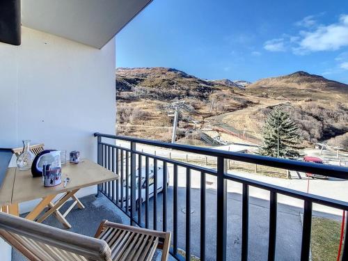 Charmant 2 Pièces Rénové, Proche Pistes, Balcon, Parking Extérieur - FR-1-344-687